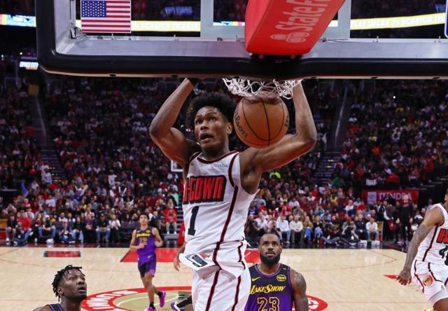 九游娱乐-火箭又一21岁新星蜕变：攻防一体扎心詹皇