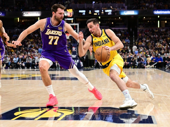 九游娱乐下载-国产品牌再添一人~名记：麦康纳近期签约安踏 比赛中上脚欧文战靴